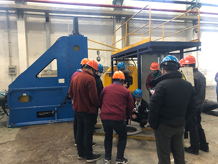 日本客戶來廠驗收大型閃光對焊機 日本客戶來廠驗收大型閃光對焊機