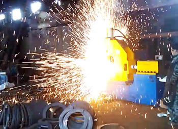 安嘉法蘭閃光對(duì)焊機(jī)華陽重工機(jī)械現(xiàn)場(chǎng)案例 安嘉法蘭閃光對(duì)焊機(jī)華陽重工機(jī)械現(xiàn)場(chǎng)案例