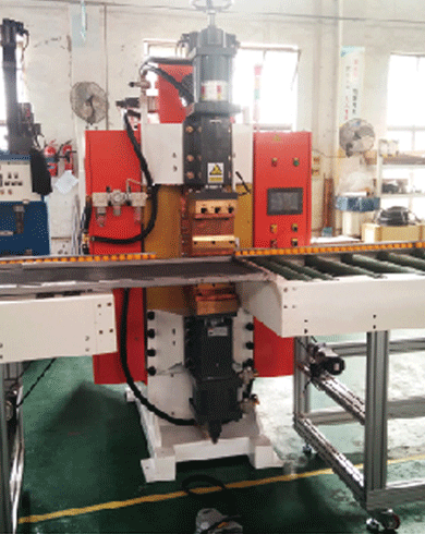 機柜門自動焊接流水線